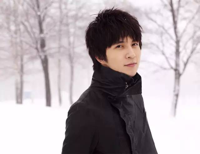 薛之谦丨一个“四线歌手”如何成为“网络最红段子手”？