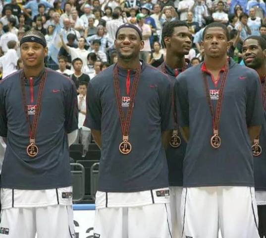 勒布朗詹姆斯成名前的故事 (勒布朗詹姆斯感人故事)