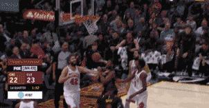 梅西深情凝望大力神杯,梅西深情凝视