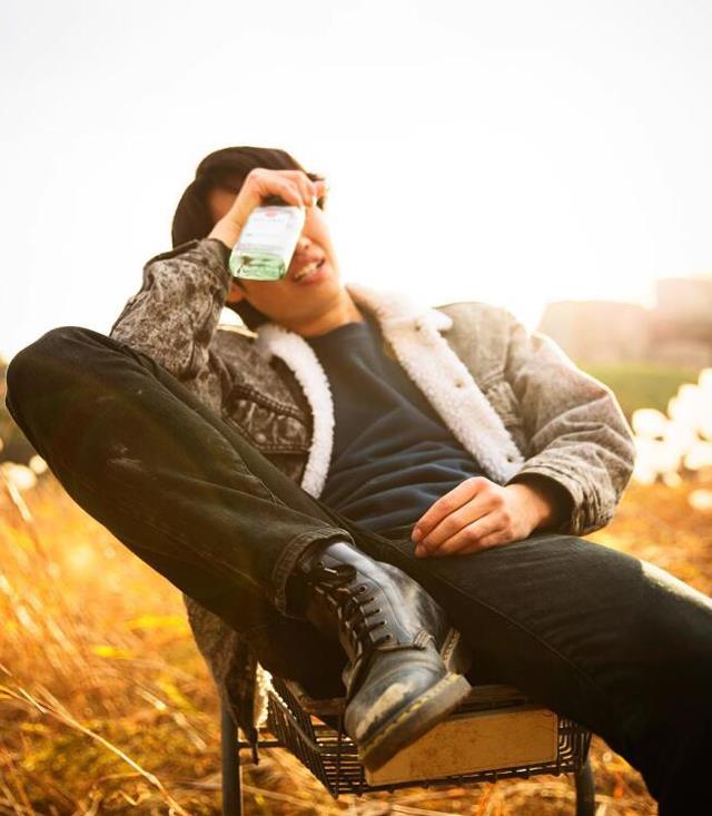 怎么选择一双合适的马丁靴,一双马丁靴的搭配