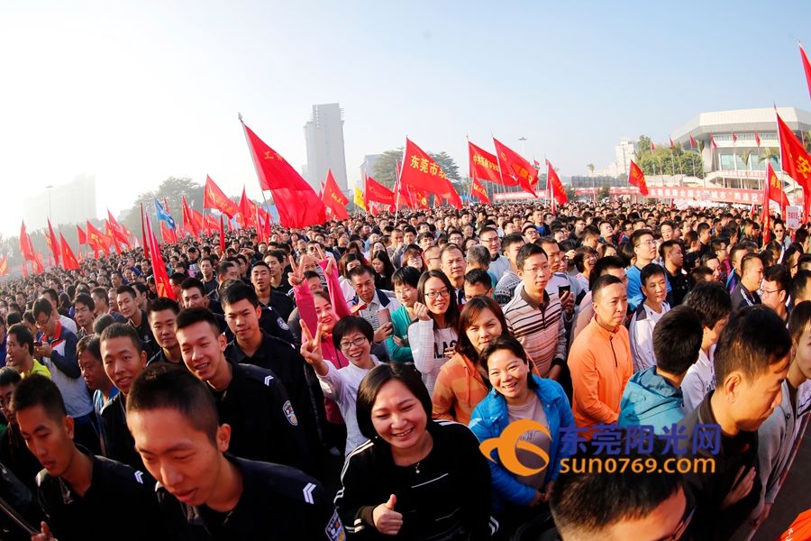 全城沸腾,全城火热人山人海