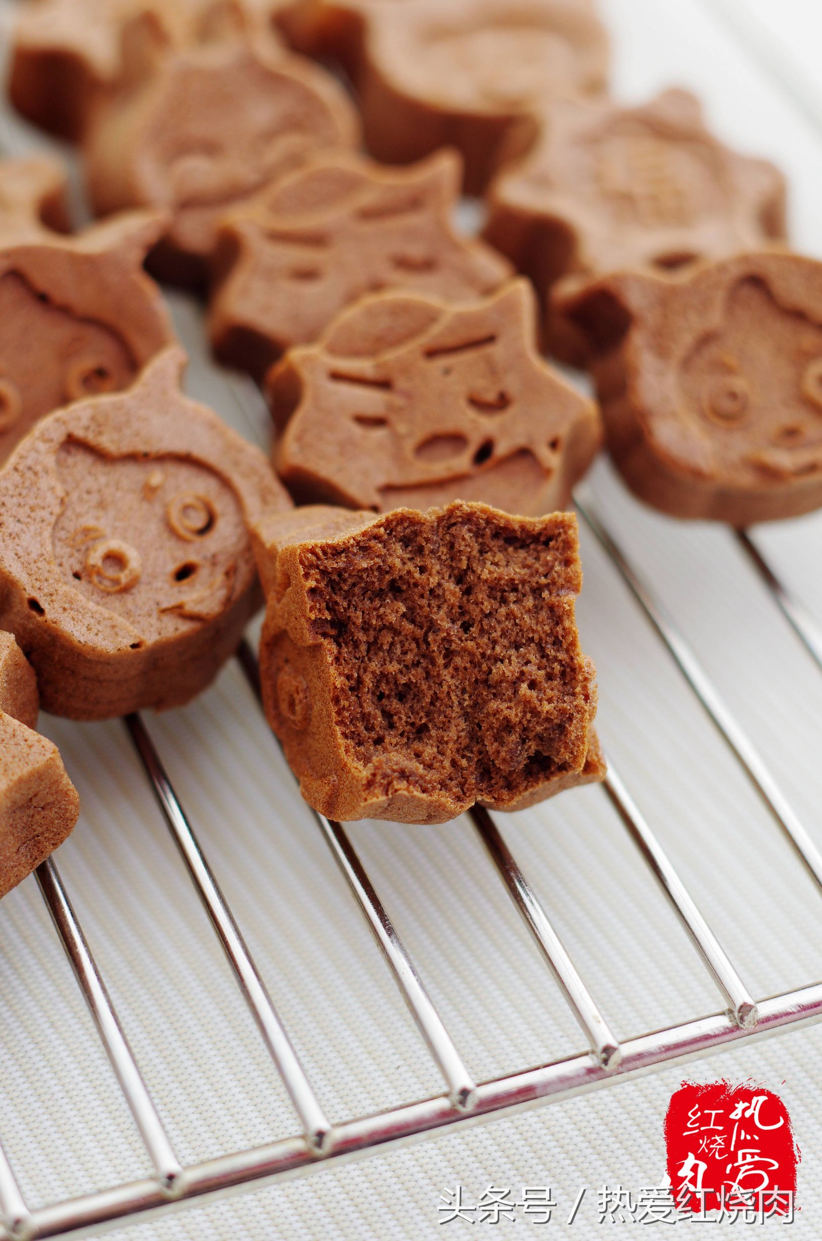 不用烤箱就能做出软绵绵的蛋糕,没有烤箱也能做的简单慕斯蛋糕