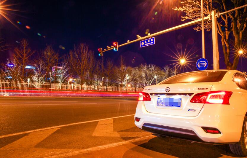 圣诞节热恋生活日记,开着轩逸陪女朋友搜集北京的圣诞树