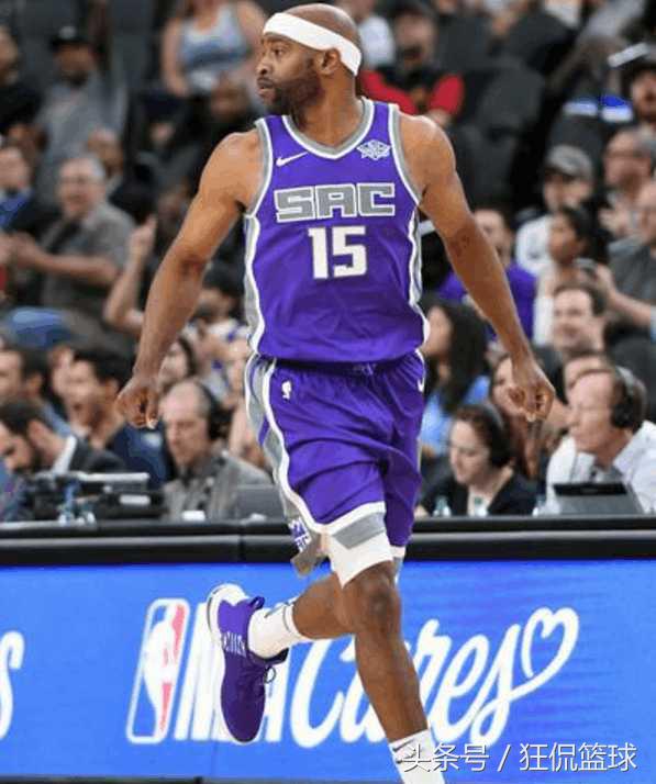 41岁的卡特站在那里，看到骑士的防守都是自己60岁的模样