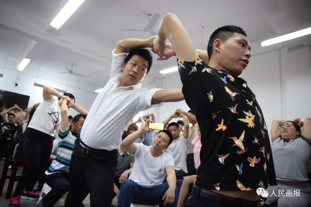 我的一周英语画报图片,我的一周英语画报