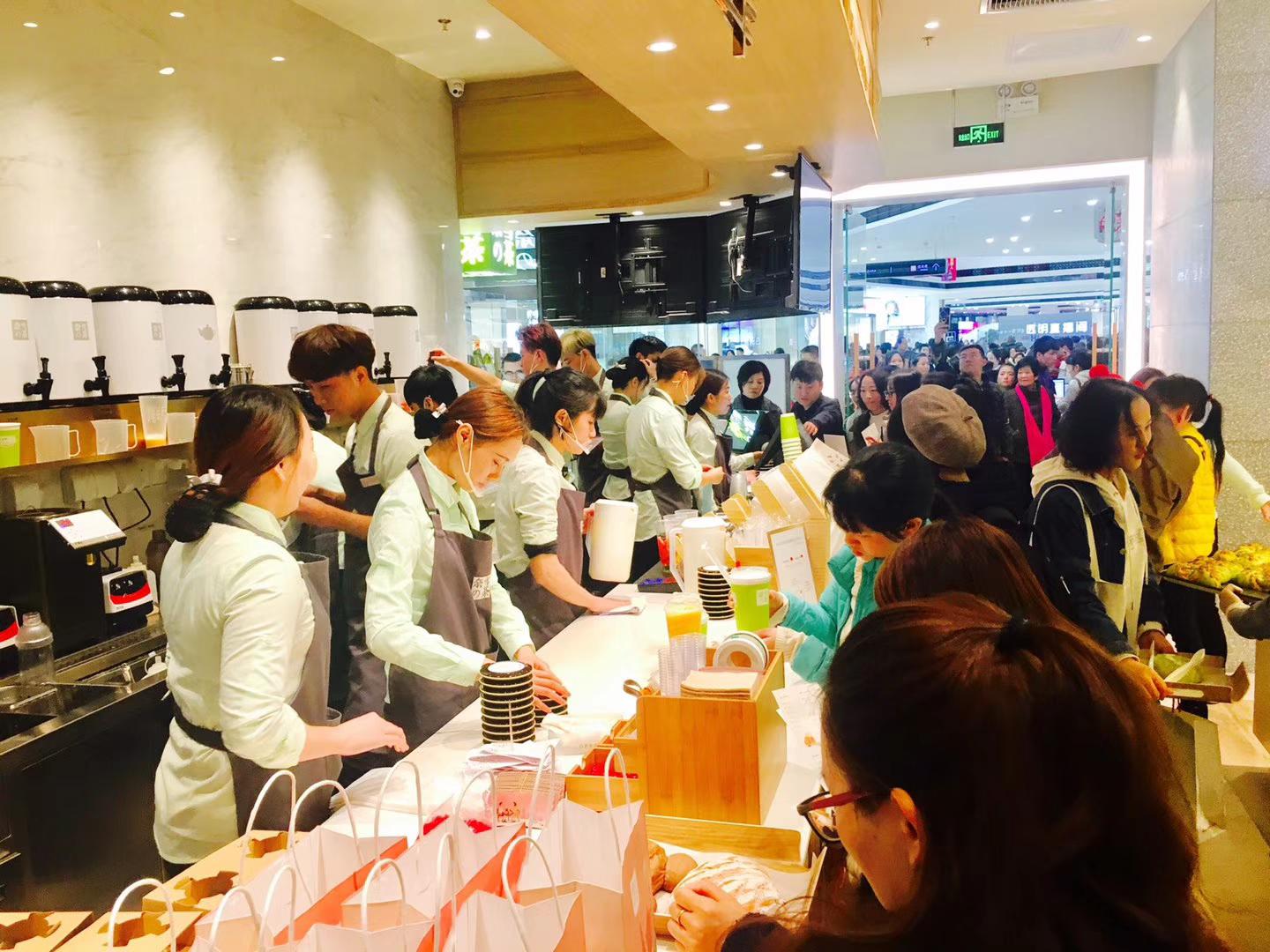 奈雪新店西安,奈雪新店开业9元一杯