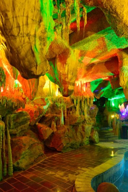 三里畈温泉度假村有什么好玩的,三里畈温泉度假村夜景