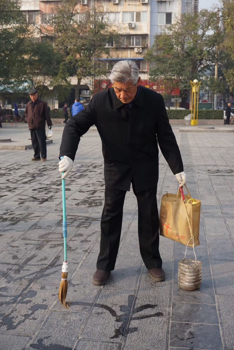 一个手机摄影师,一个摄影师日常记录生活