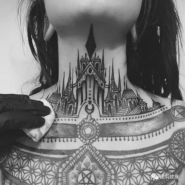 颈部纹身全过程,那些超酷的颈部纹身