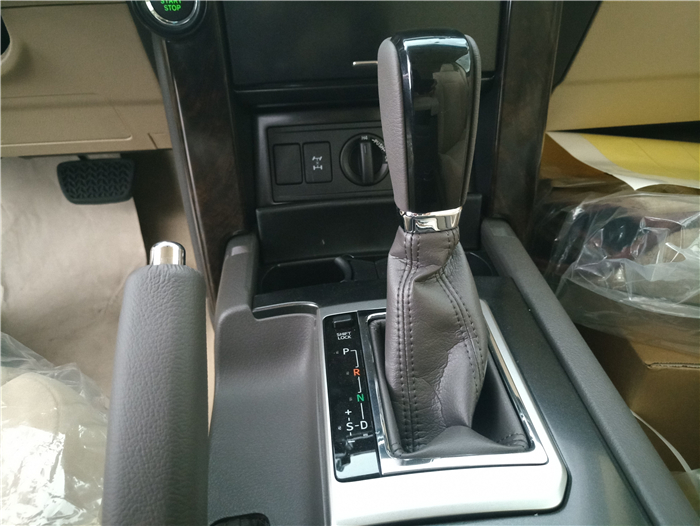 中东普拉多2700配置参数,2010款中东普拉多4000vxl配置