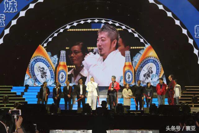 跨年夜，寰亚男神女神与你唱响2018、high爆迎新年！