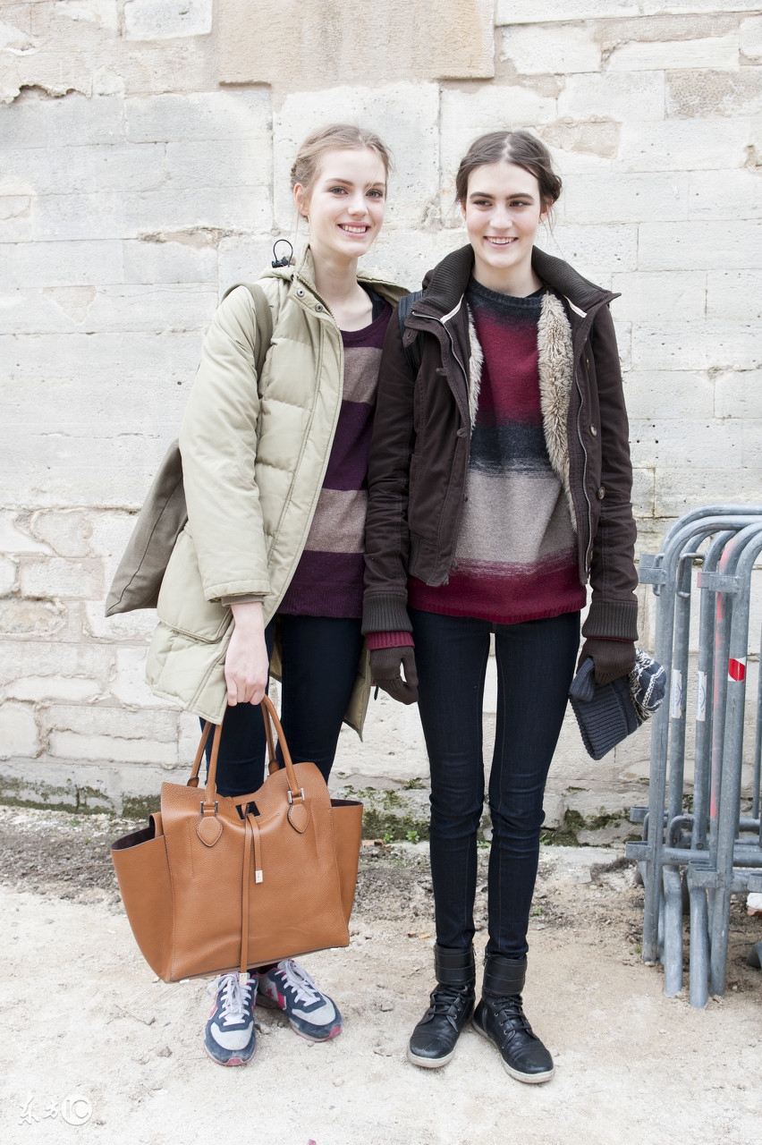 羽绒服烫破了无痕修补,羽绒服破大洞修补价格