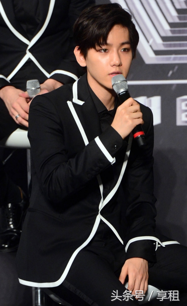 PGone手照细节被爆不伦恋，细数那些单靠手就可以火下去的玉手男