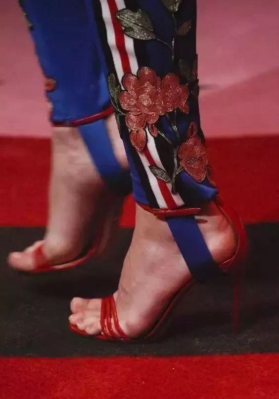 踩脚裤穿着舒服吗,七种颜色的踩脚裤