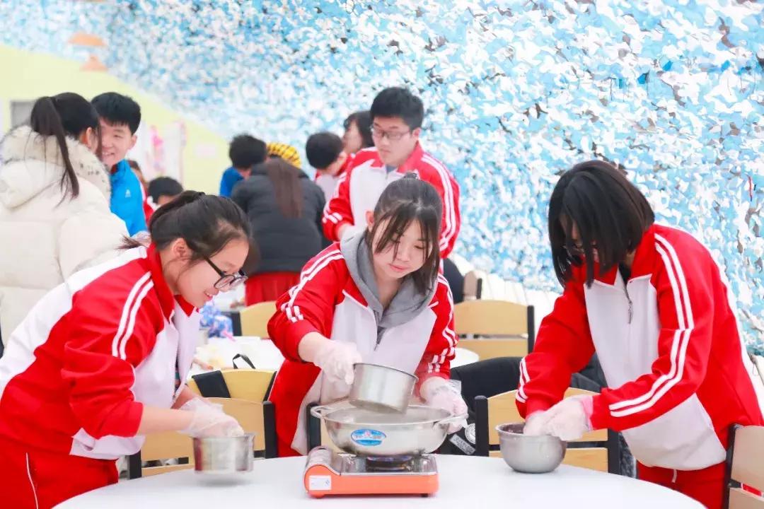 “巧手赛天工,喜庆家年华”——记崇文门中学主题工作坊