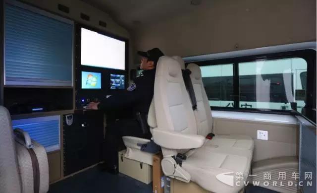 中国智能监控警车,定位卫星追踪警车