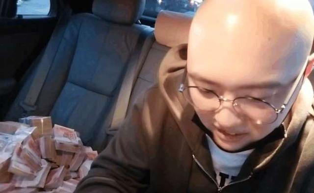 斗鱼老牌主播聊黑幕,人气十分钟下降四十万!还说没限制人气?