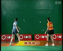 总是打到羽毛球拍框,老是打到空格怎么办