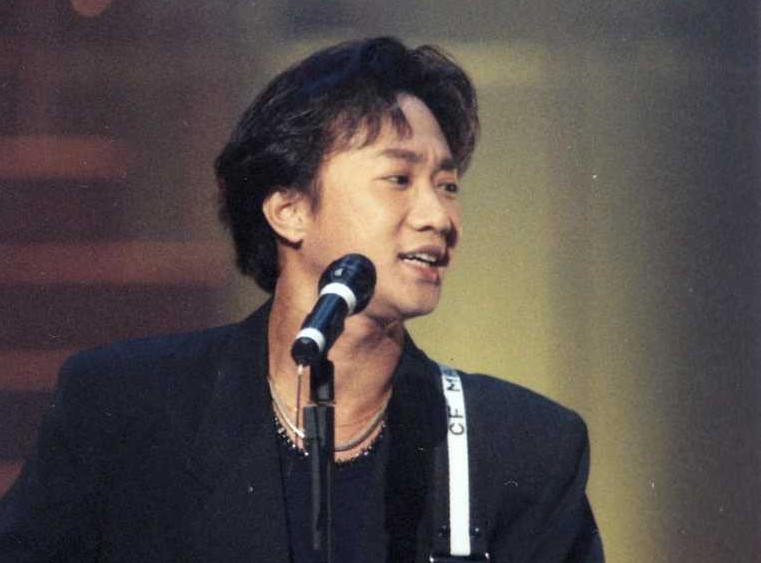 黄家驹谭咏麟经典歌曲,黄家驹28首最经典歌曲灰色轨迹