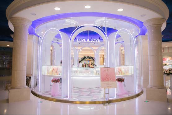 LOVELOVE概念店元旦开业真爱之花誓将浪漫进行到底