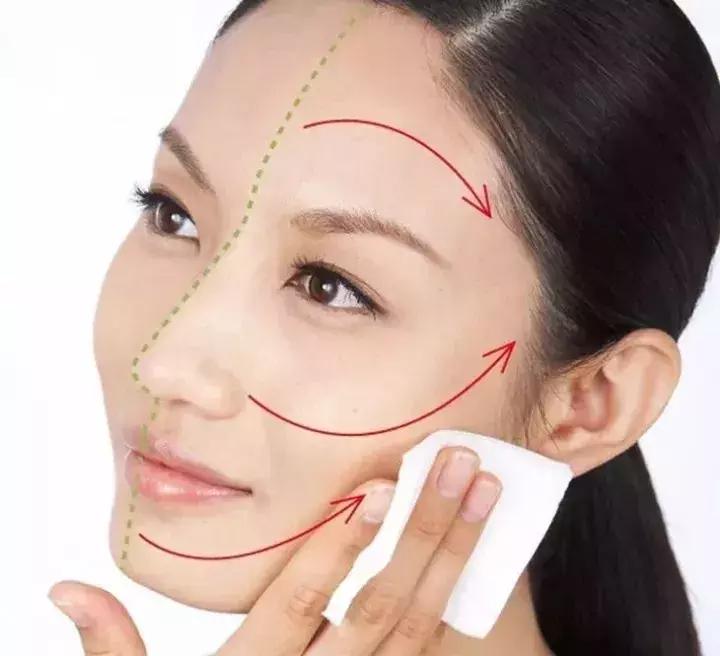 爽肤水柔肤水哪个好些,柔肤水爽肤水有什么区别