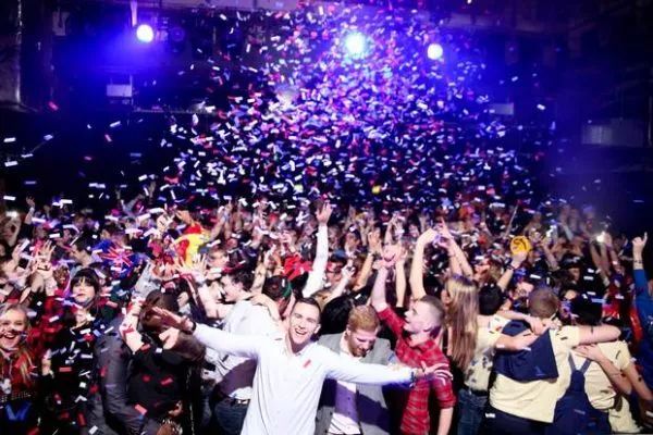 全球多地跨年狂欢,英国跨年之旅