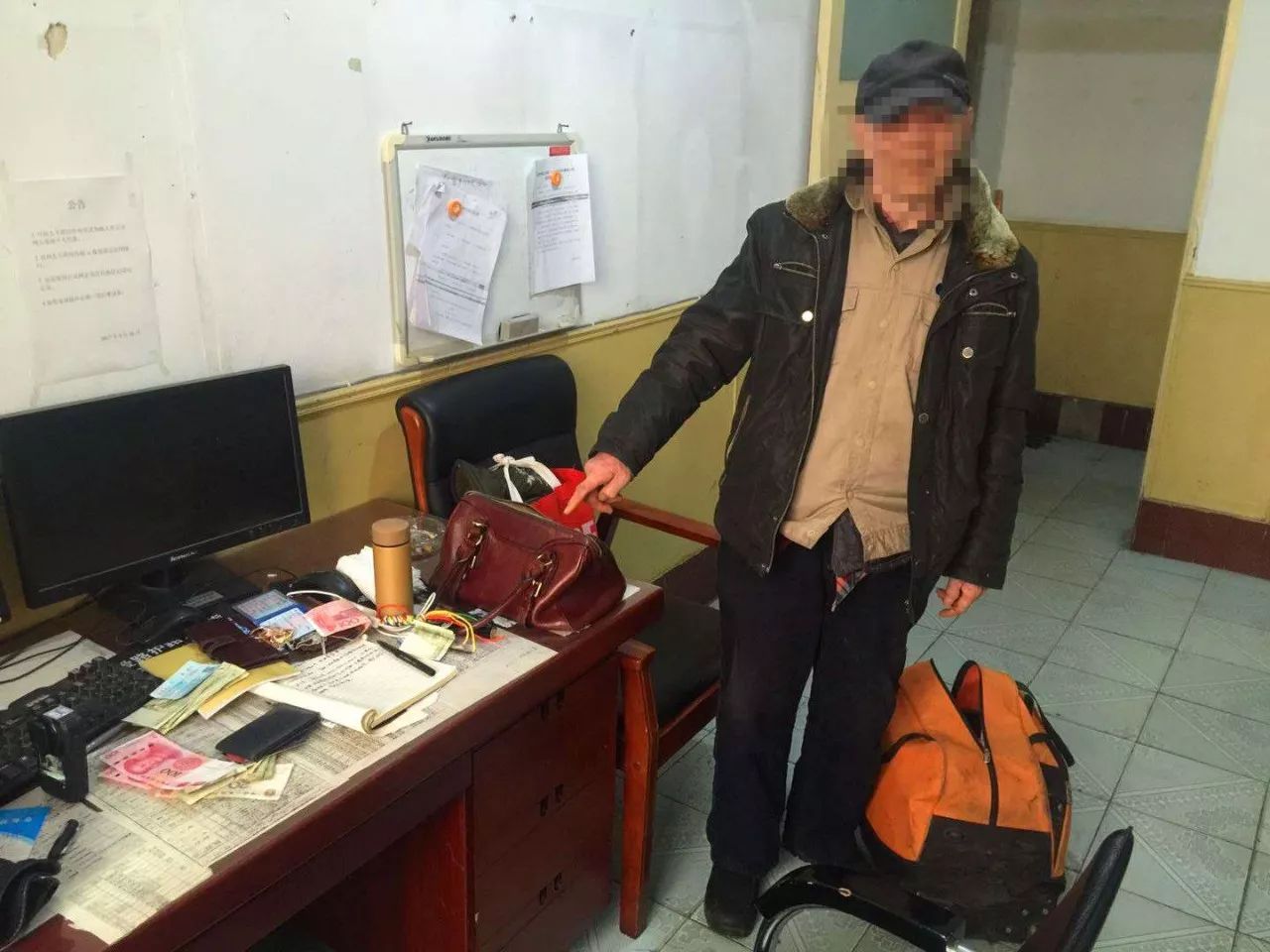 12.31日｜新早读来了！2018年1月1日起*旗国**护卫和礼炮鸣放任务由人民解放军担负