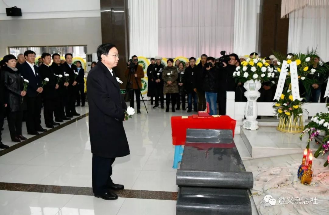 徐梅同志遗体告别仪式在灵鼎山殡仪馆举行