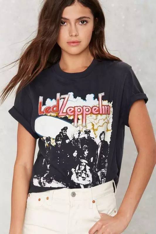 一件纯白的t恤搭配拉风的tee,纯白的t恤搭配拉风的tee叫什么