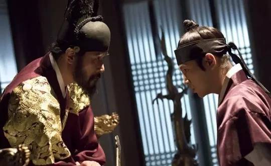 社长小报CNblue即将占领银行卡封面，朴灿烈开启演员模式