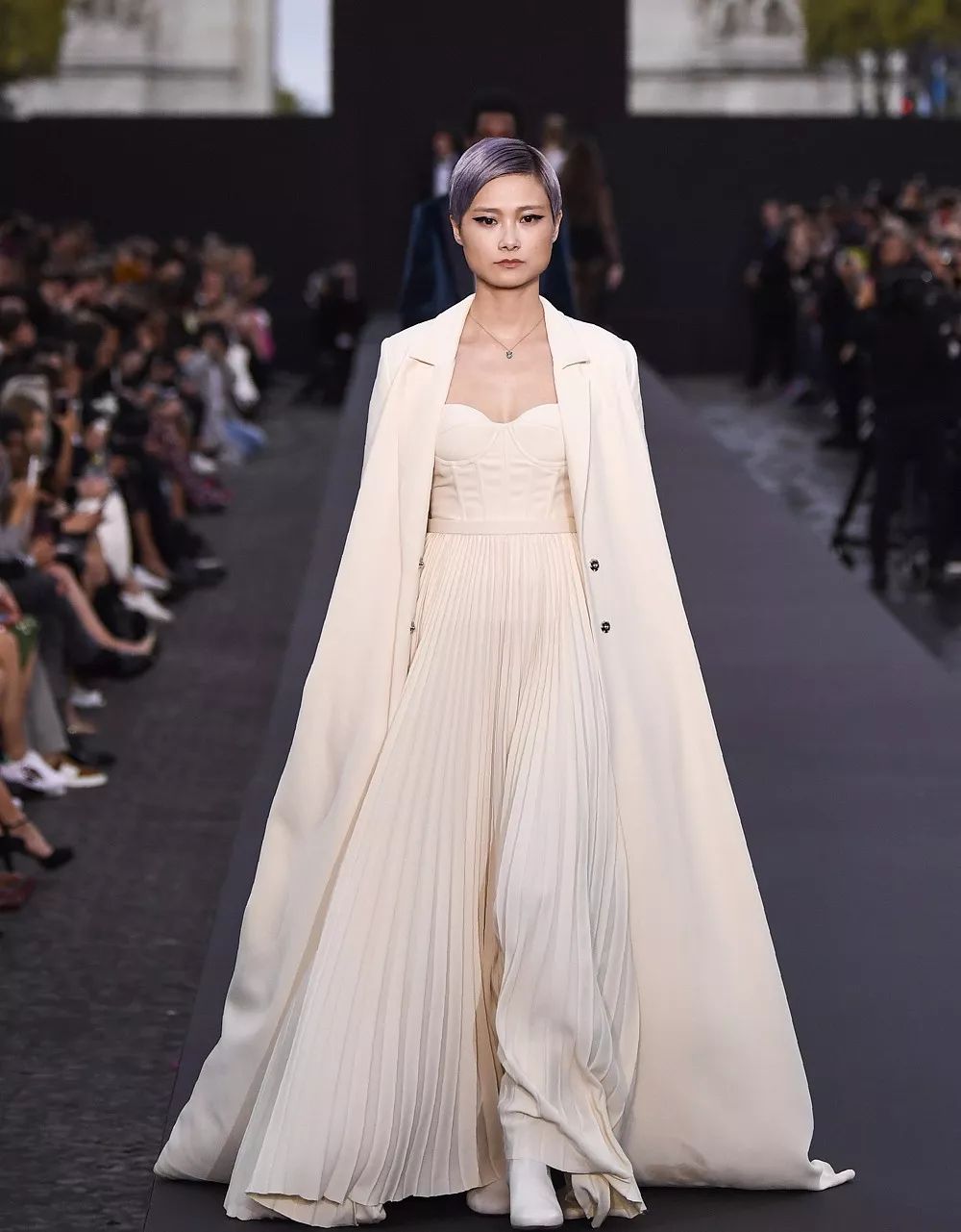 2022李宇春跨年压轴登场视频,跨年零点压轴李宇春