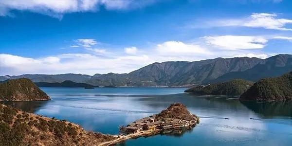 山清水秀泸沽湖,泸沽湖水天一色皆风景