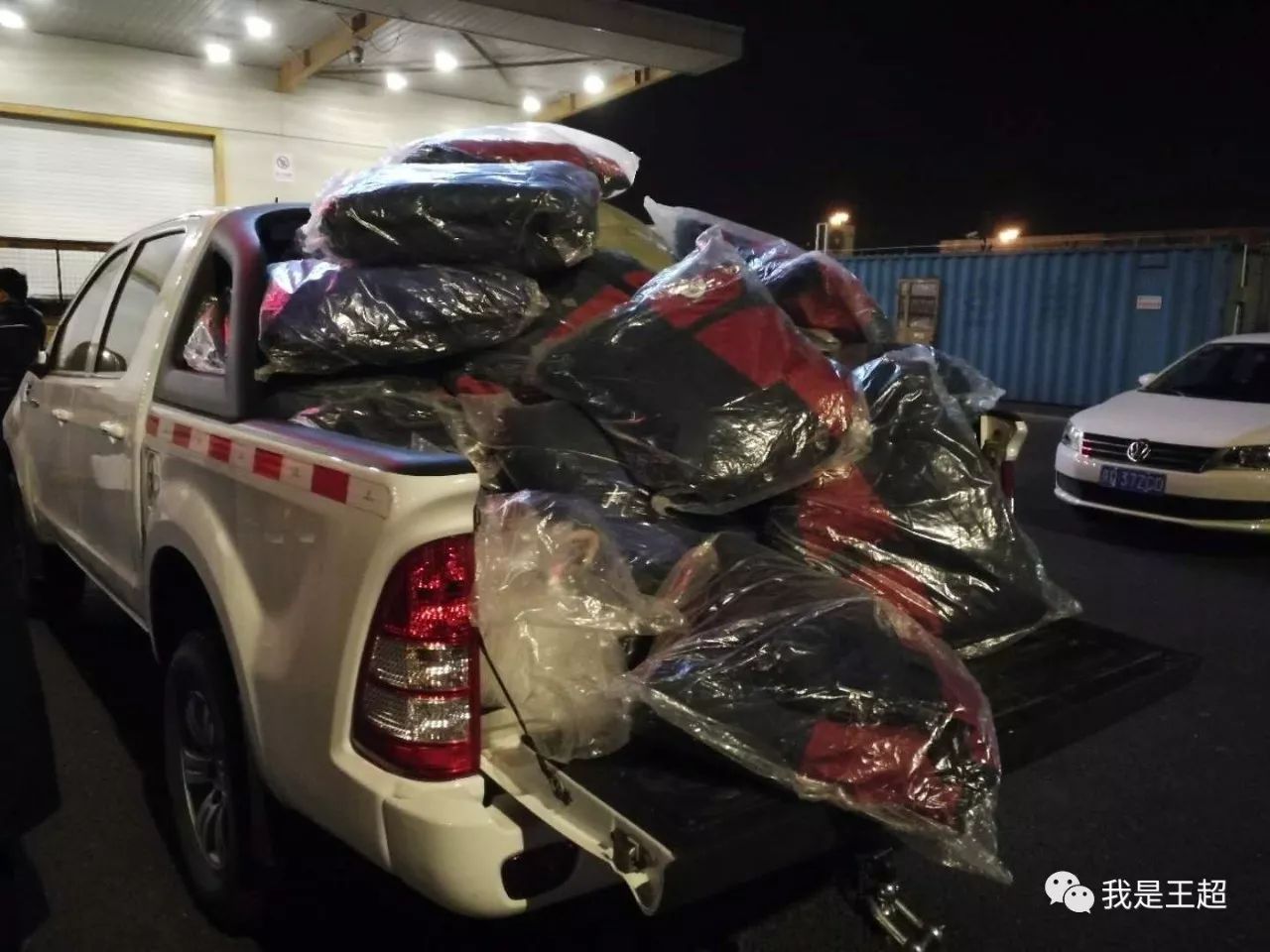 「多图」听说张总买的一飞机爱尔兰纯血马到首都机场了，我们去看了看