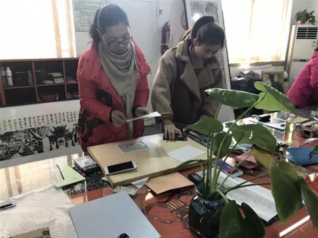 狗年要来了！浦江这所小学做的画有点意思的