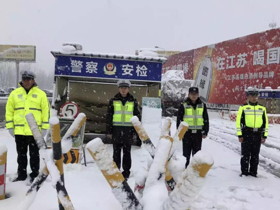 大雪袭城，却畅通无阻！只因为有可敬的他们