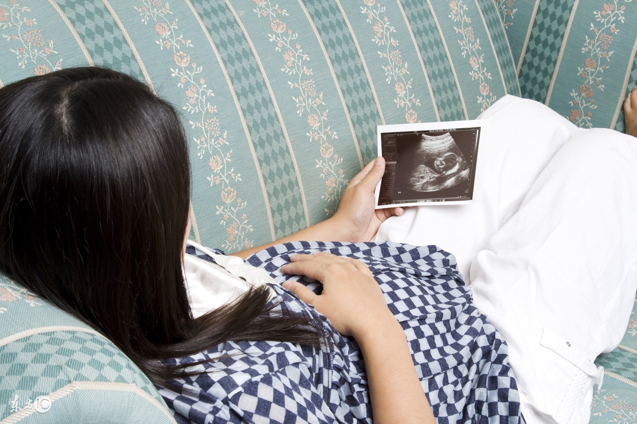 怀孕50天突然没恶心反应怎么回事,怀孕36天忽然没有什么反应正常吗