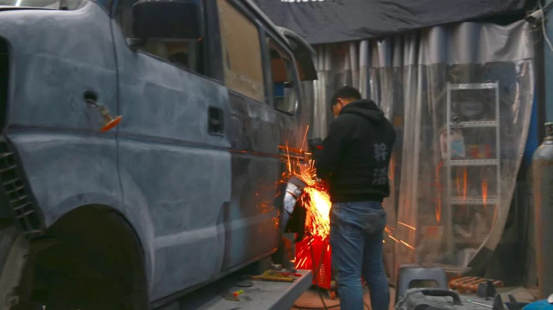 FMC第七集：使徒来袭！我们改装了一台2W块的面包车拯救世界