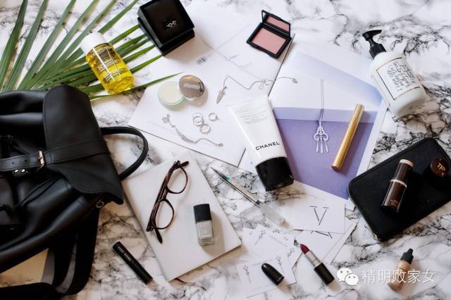 女孩子的包里到底装有什么,女人的包里都装什么