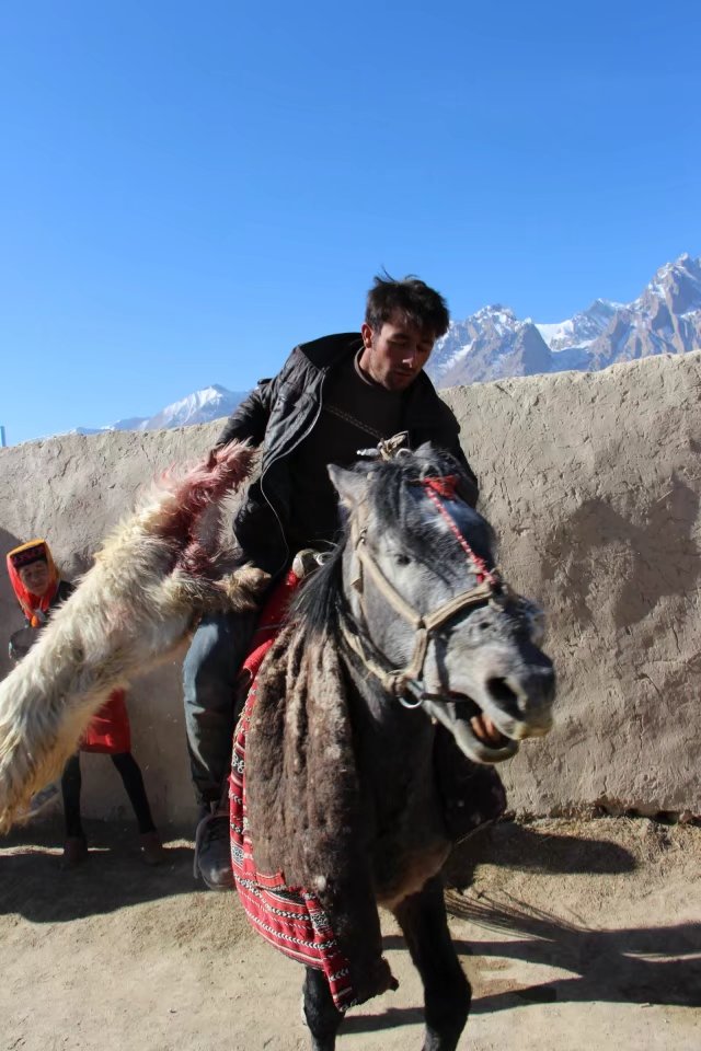 探秘帕米尔高原塔吉克族,帕米尔高原上的塔吉克族族人