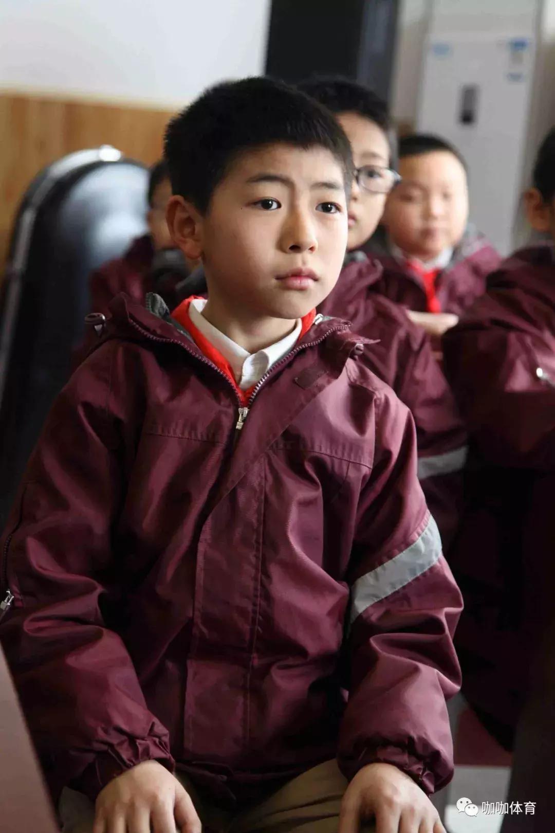 这所学校建成没几年，就被定为全国足球特色学校，厉害了！