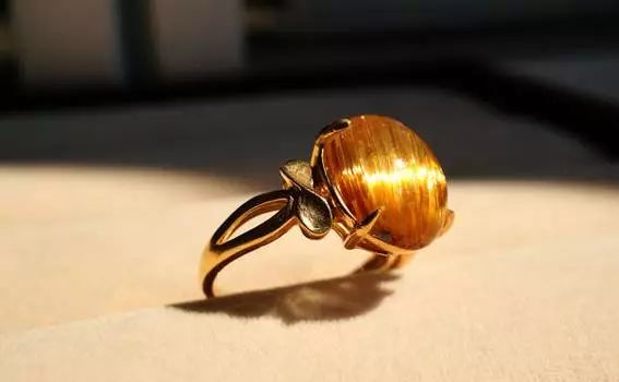 五行珠宝佩戴注意事项,翡翠珠宝五行属什么