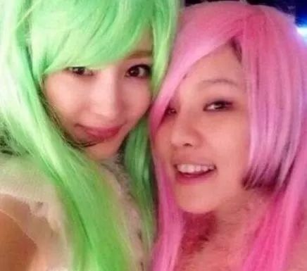 杨幂戴假发和张大大滑冰,杨幂发量少戴假发