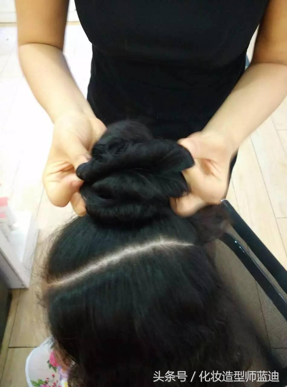 编发教程拉拉队,三股瀑布辫编发步骤图解