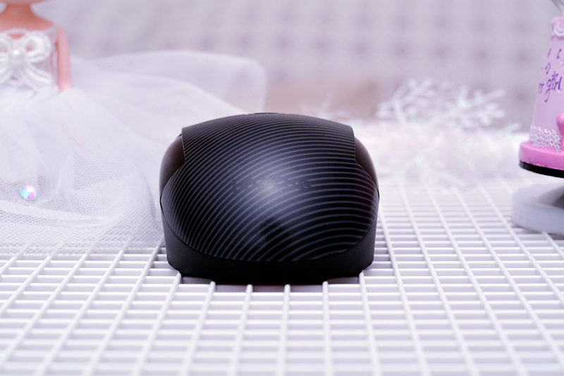 如果说樱桃是买盒子送键盘,那I-ROCKS锆Zr-60算是买盒子送鼠标了