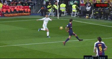 震惊足坛的手球,足球场上的手球