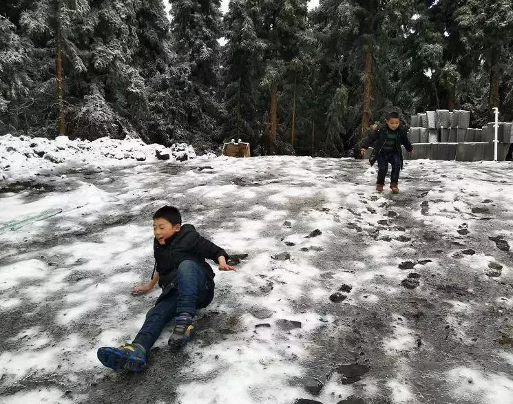 利川市冰雪奇缘滑雪场,利川冰雪奇缘滑雪场
