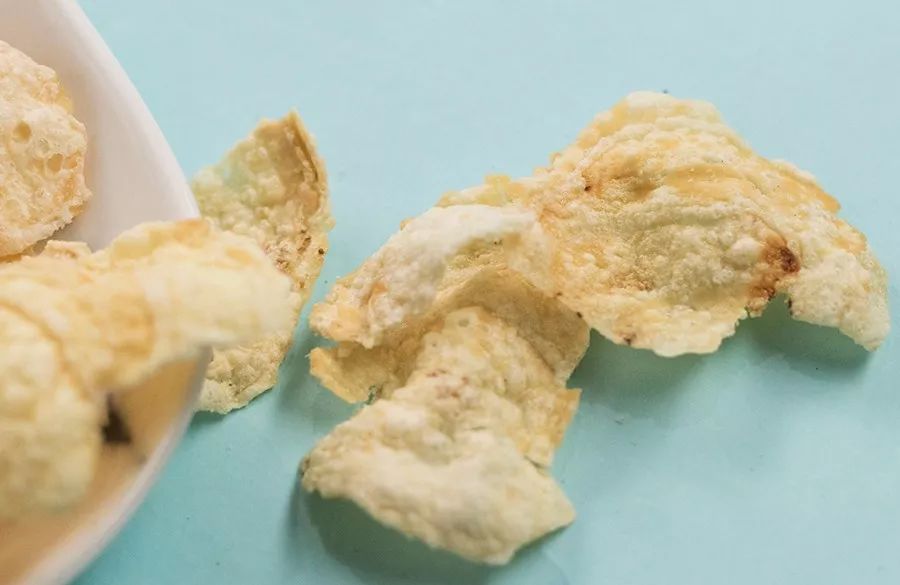 东南亚最好吃的虾片牌子,新加坡餐厅里的虾片