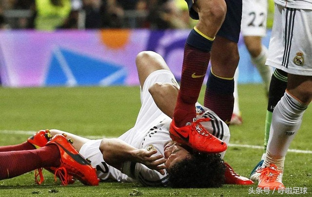 施连志飞踹高峰的牌了吗,施连志飞踹高峰赛后采访