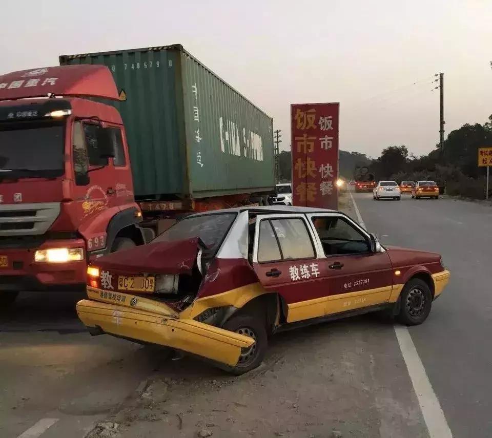 大货车撞倒教练车不赔偿怎么办,教练车撞大货车