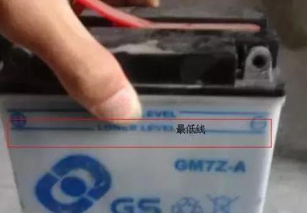 当踏板摩托车电瓶没电时该怎么办,踏板摩托车充手机充不进电怎么办